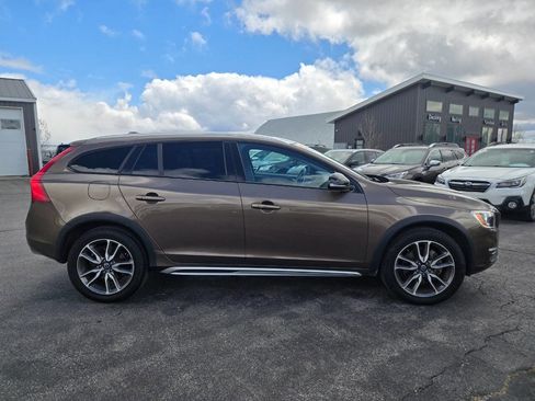 Used 2015 Volvo V60 T5 Cross Country AWD/4WD image 6