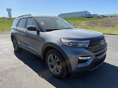 Used 2024 Ford Explorer XLT w/ Equipment Group 202A AWD/4WD image 3