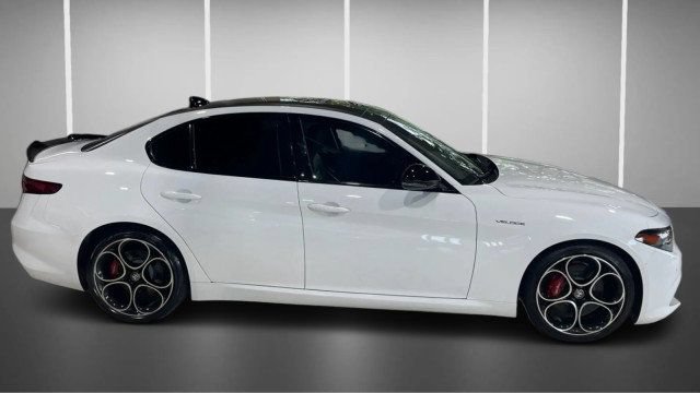 Used 2023 Alfa Romeo Giulia Veloce RWD image 5