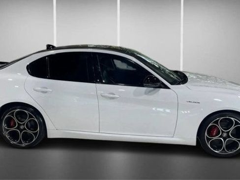 Used 2023 Alfa Romeo Giulia Veloce RWD image 5