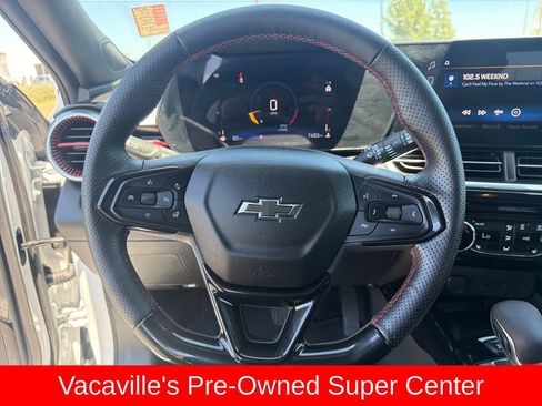 Used 2025 Chevrolet Trax RS w/ Sunroof Package FWD image 14