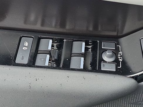 New 2026 Land Rover Range Rover Velar Dynamic SE image 29