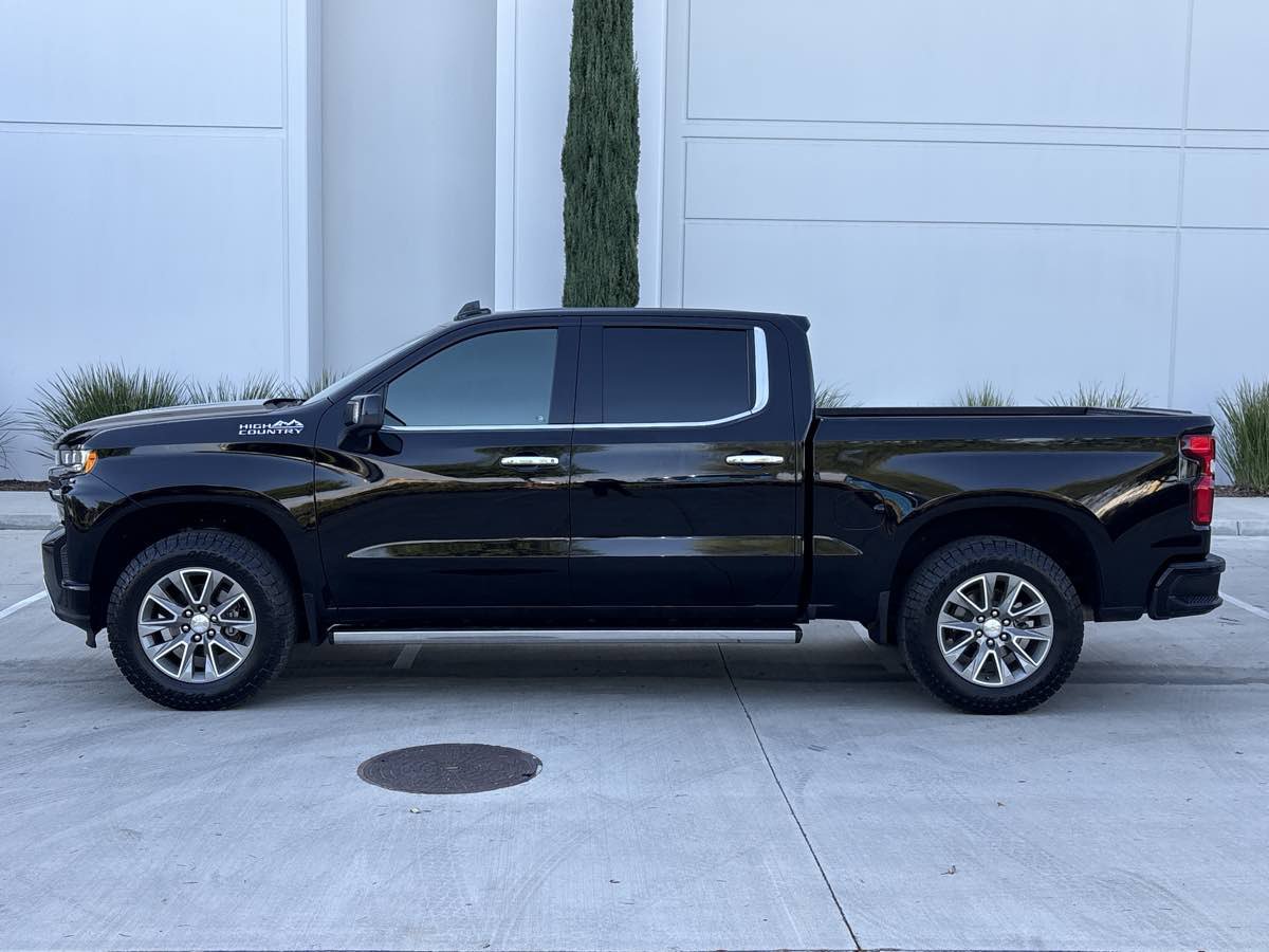 Used 2019 Chevrolet Silverado 1500 High Country w/ Technology Package AWD/4WD image 6