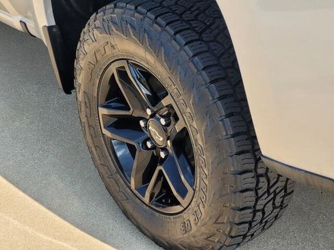 Used 2022 Chevrolet Silverado 1500 Custom Trail Boss image 7