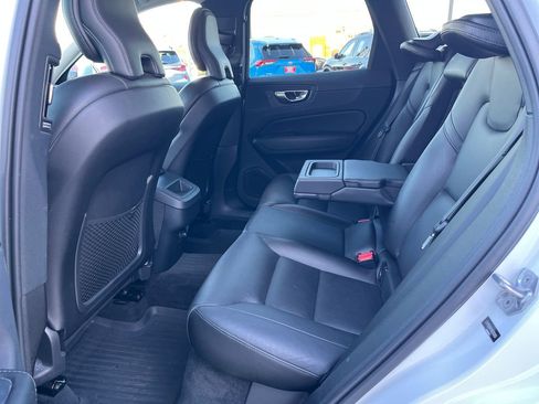 Used 2019 Volvo XC60 T5 Momentum w/ Premium Package image 24