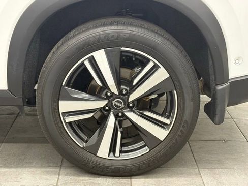 Used 2025 Nissan Rogue SL w/ Tech Package image 7