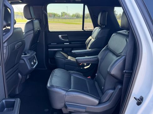 Used 2025 Ford Expedition Max Platinum w/ Stealth Appearance Package AWD/4WD image 31