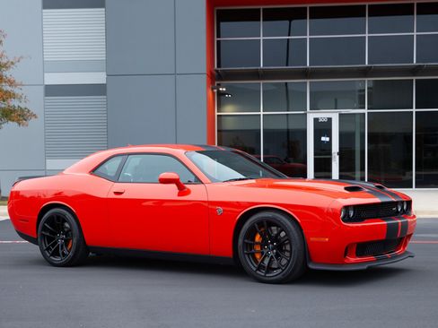 Used 2023 Dodge Challenger SRT Hellcat w/ Driver Convenience Group image 2