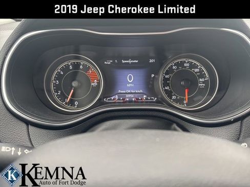 Used 2019 Jeep Cherokee Limited image 10