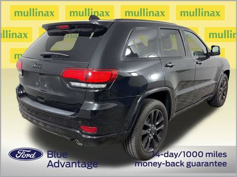 Used 2018 Jeep Grand Cherokee Altitude RWD image 4