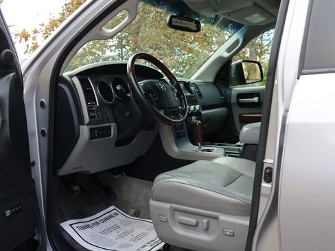 Used 2010 Toyota Sequoia Platinum image 18