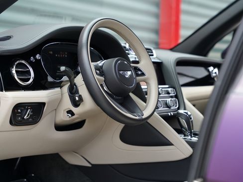 Used 2021 Bentley Bentayga V8 image 10