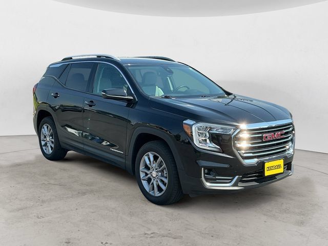 Used 2024 GMC Terrain SLT AWD/4WD image 3