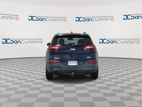 Used 2016 Jeep Cherokee Latitude w/ Cold Weather Group image 7