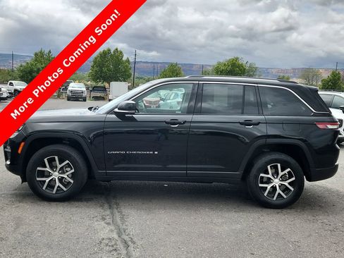 Used 2023 Jeep Grand Cherokee Limited w/ Luxury Tech Group II AWD/4WD image 2
