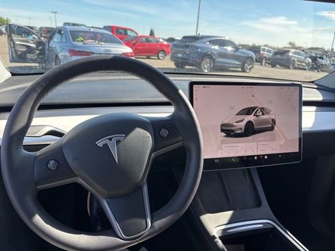 Used 2022 Tesla Model Y Performance image 11