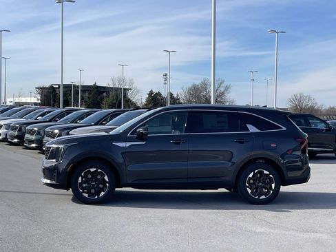 New 2026 Kia Sorento S w/ S Panoramic Sunroof Package image 4