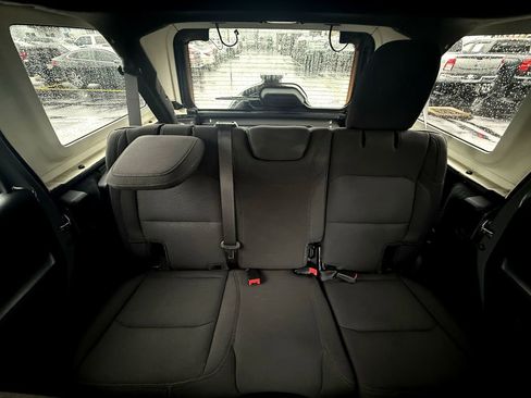 Used 2022 Jeep Wrangler Unlimited Sport image 24