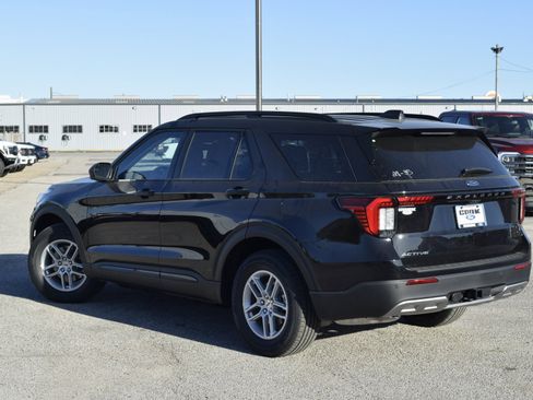 New 2026 Ford Explorer Active w/ Active Comfort Package image 4