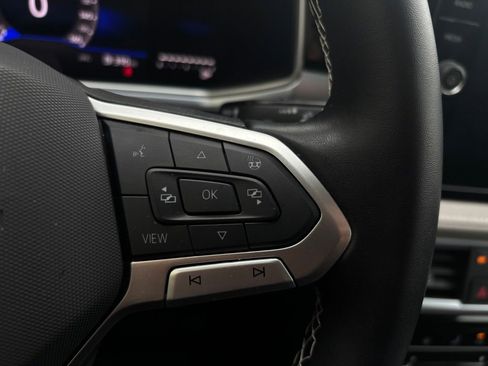 Certified 2025 Volkswagen Taos SE image 26