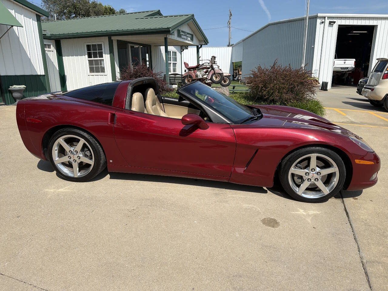 Used 2007 Chevrolet Corvette Coupe w/ Preferred Equipment Group RWD image 9