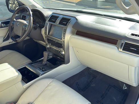 Used 2019 Lexus GX 460 image 27