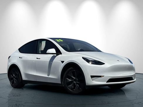 Used 2025 Tesla Model Y Long Range AWD/4WD image 2