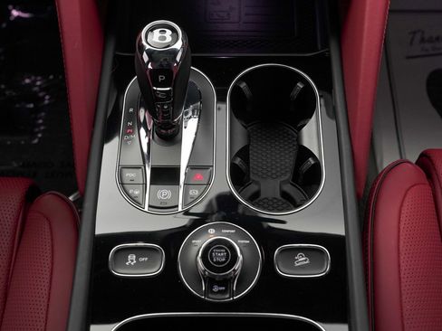 Used 2022 Bentley Bentayga V8 image 37