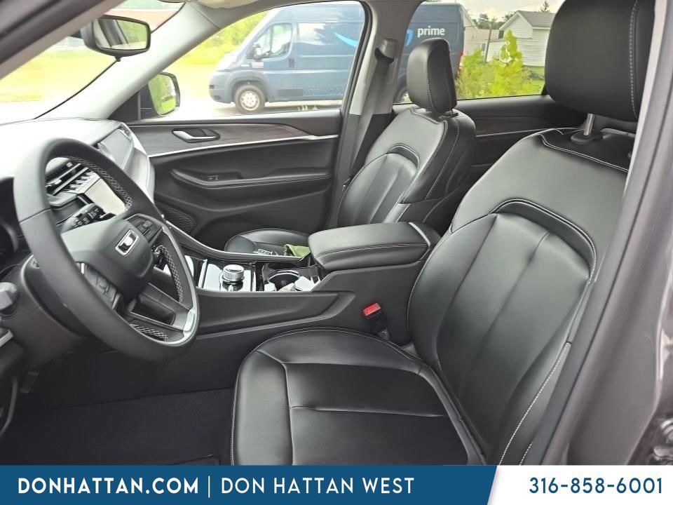 Used 2023 Jeep Grand Cherokee L Limited AWD/4WD image 5