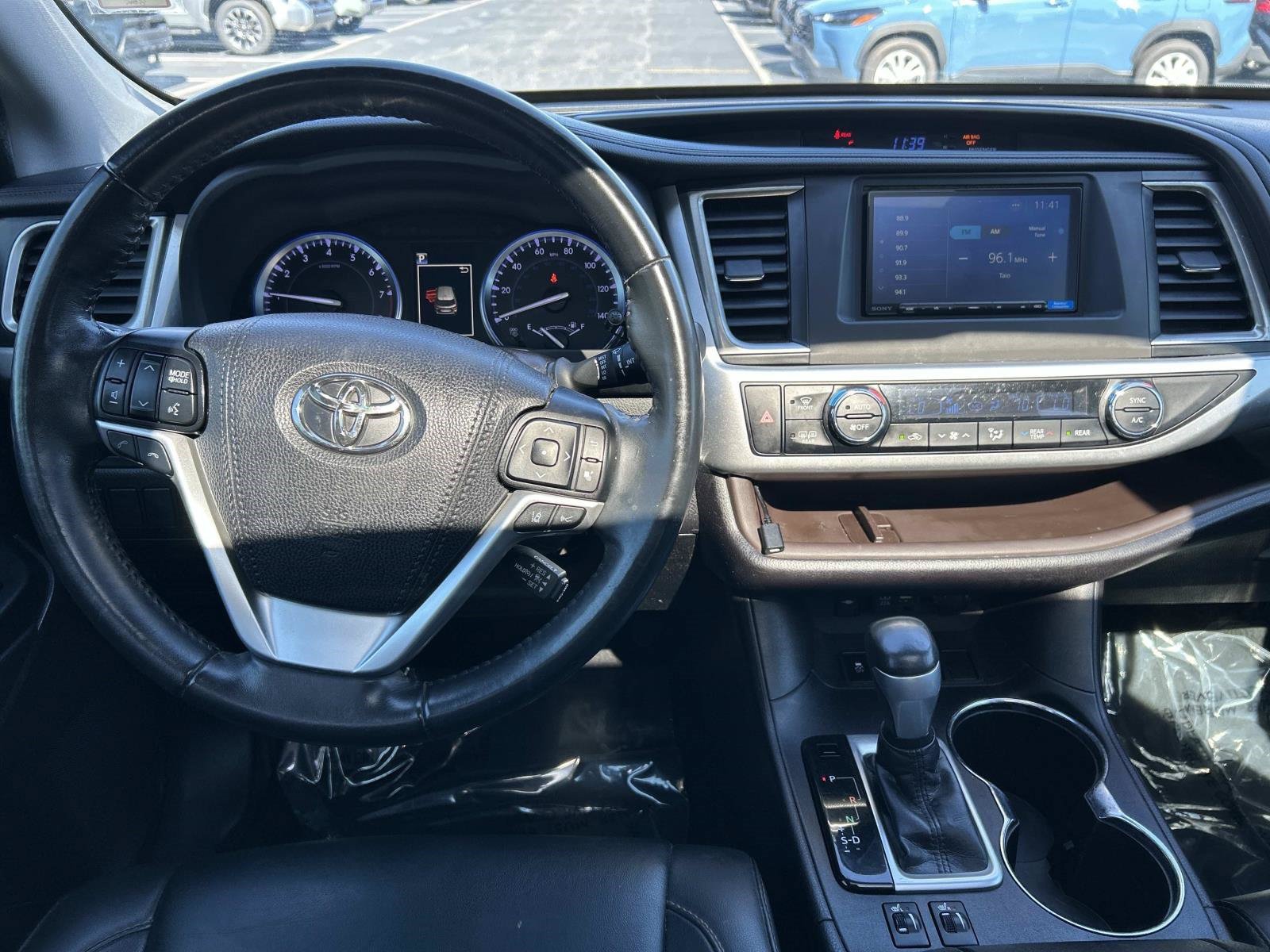 Used 2019 Toyota Highlander XLE FWD image 14