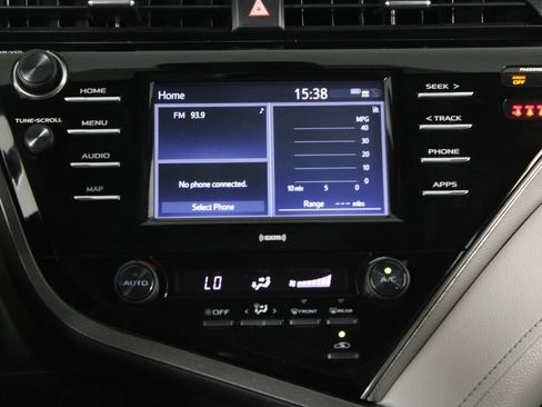 Used 2020 Toyota Camry SE image 6