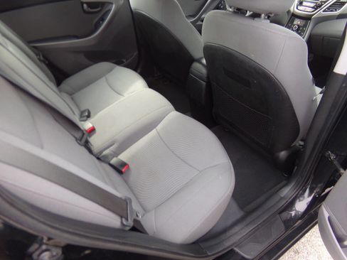 Used 2014 Hyundai Elantra SE image 24