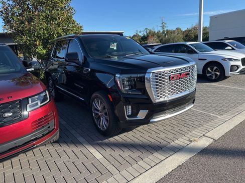 Used 2021 GMC Yukon Denali w/ Denali Premium Package image 3