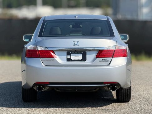 Used 2015 Honda Accord Touring image 4
