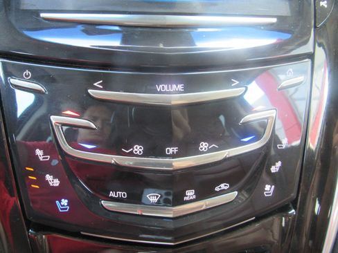 Used 2019 Cadillac Escalade Premium Luxury AWD/4WD image 17