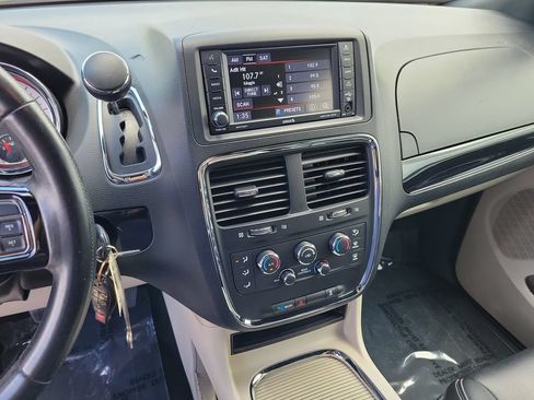 Used 2019 Dodge Grand Caravan SXT FWD image 21