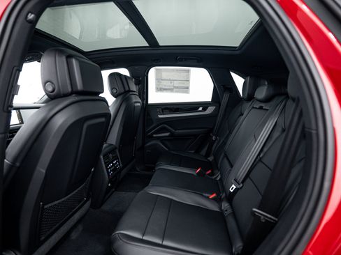 Certified 2026 Porsche Cayenne AWD/4WD image 24