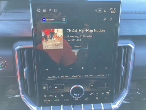 Used 2024 GMC Acadia Elevation image 12