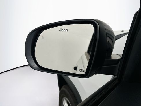 Used 2023 Jeep Compass Latitude AWD/4WD image 16