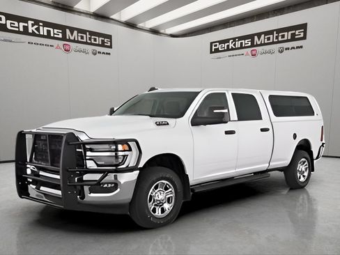 Used 2026 RAM 2500 Tradesman AWD/4WD image 2