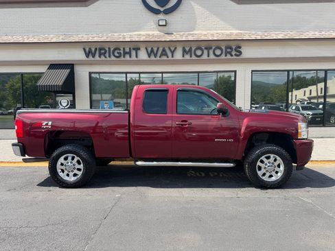 Used 2013 Chevrolet Silverado 2500 LT w/ Z71 Appearance Package AWD/4WD image 2