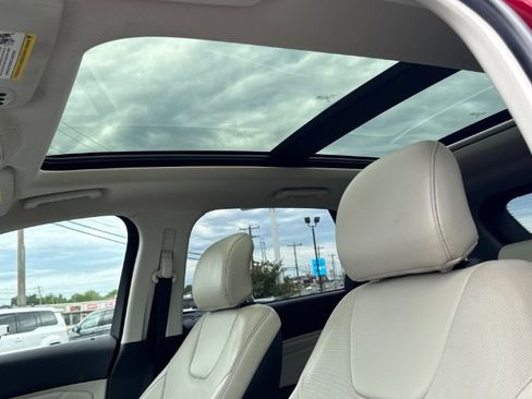 Used 2018 Ford Edge Titanium w/ Equipment Group 301A AWD/4WD image 22