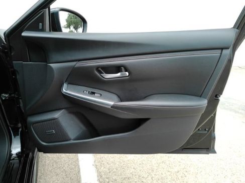 Used 2023 Nissan Sentra SR w/ SR Premium Package FWD image 21