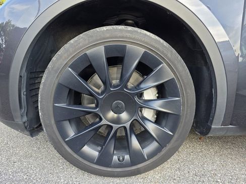 Used 2024 Tesla Model Y Long Range AWD/4WD image 23