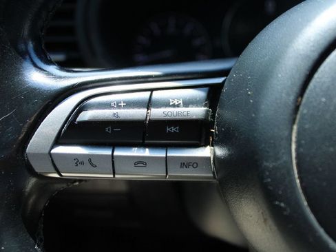 Used 2023 MAZDA MAZDA3 s FWD image 22