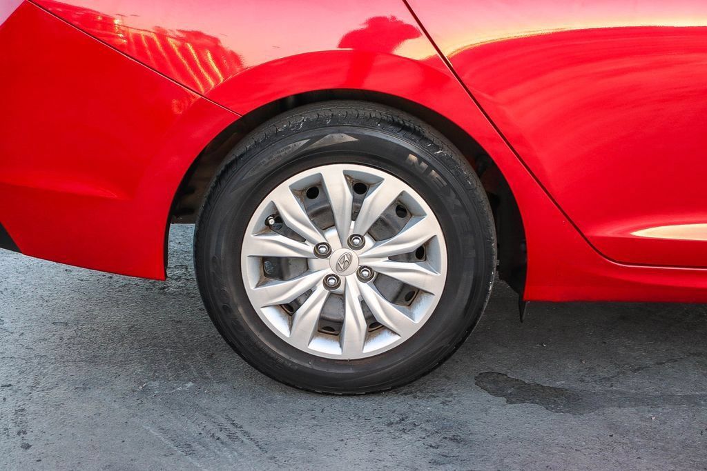 Used 2022 Hyundai Accent FWD image 12