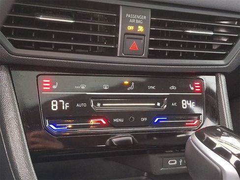 Used 2025 Volkswagen Jetta SE image 15