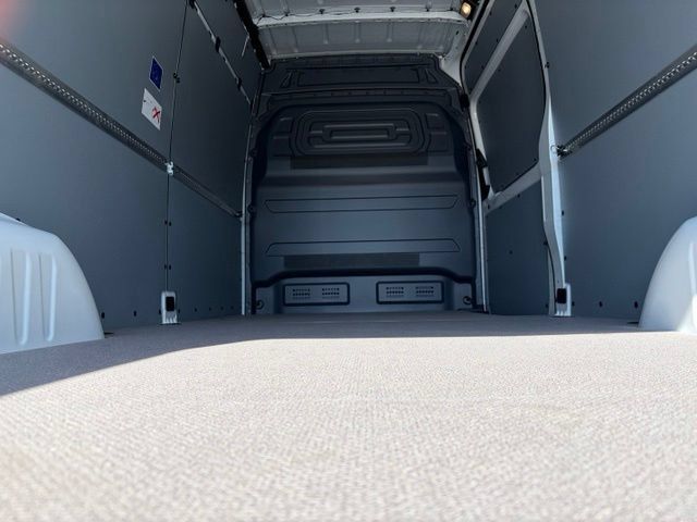 Used 2025 Mercedes-Benz Sprinter 2500 image 8