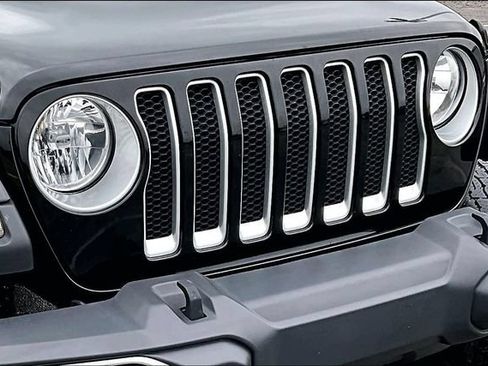 Used 2020 Jeep Wrangler Unlimited Sahara AWD/4WD image 33