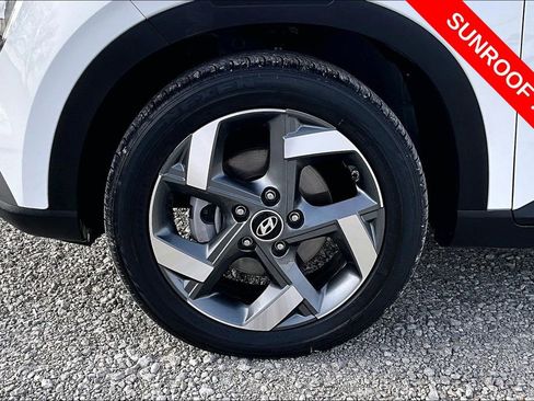 Used 2025 Hyundai Venue SEL FWD image 8
